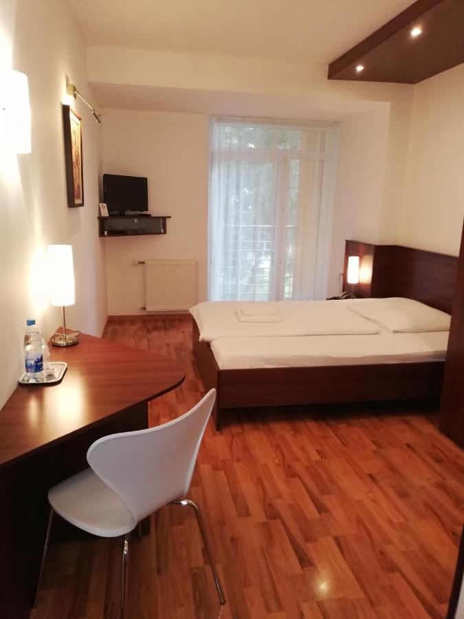 Hotel Arli セニツァ エクステリア 写真